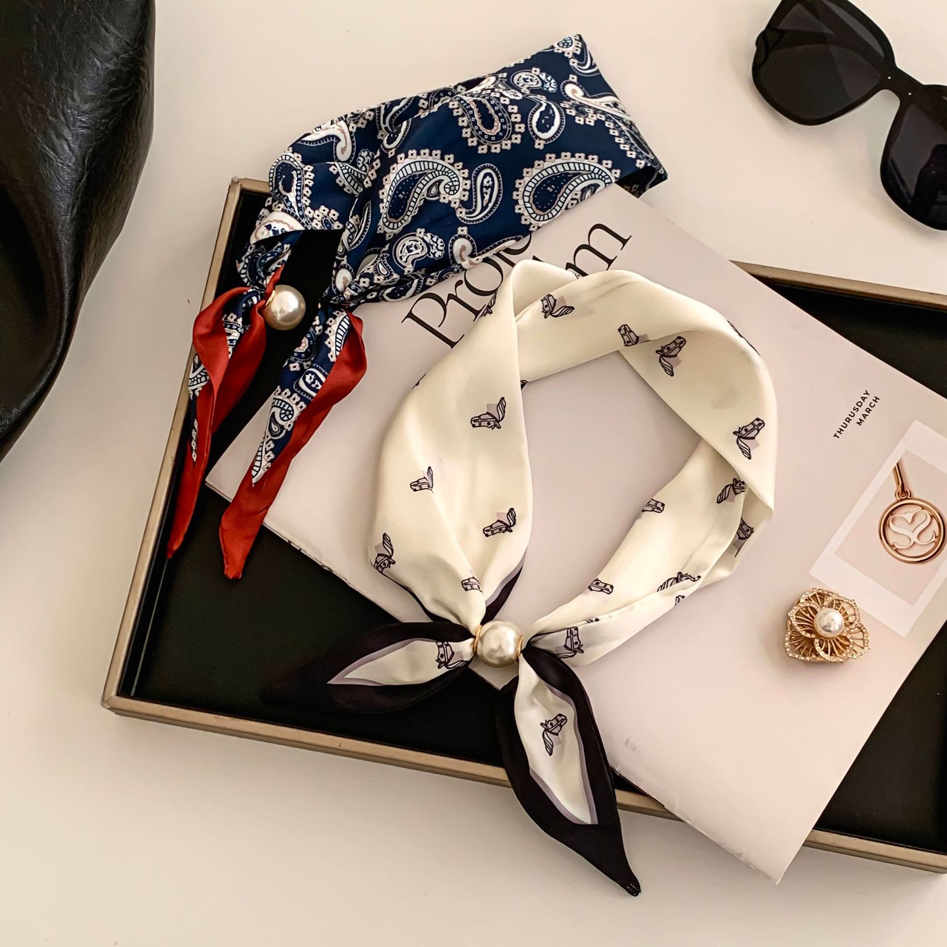 Cashew Flower Silk Scarf Effor - Pearl Trim Chain のレビューと価格