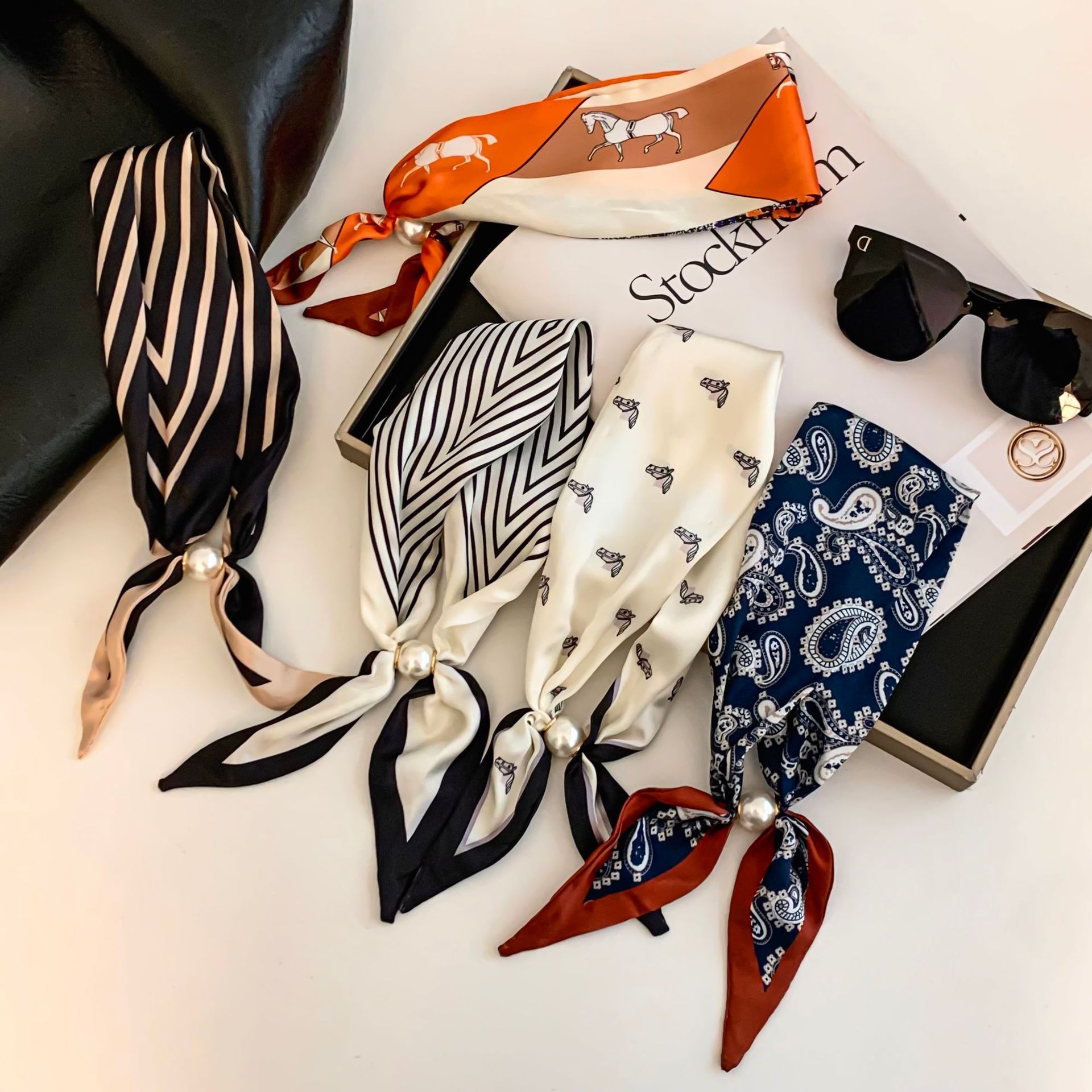 Cashew Flower Silk Scarf Effor - Pearl Trim Chain のレビューと価格