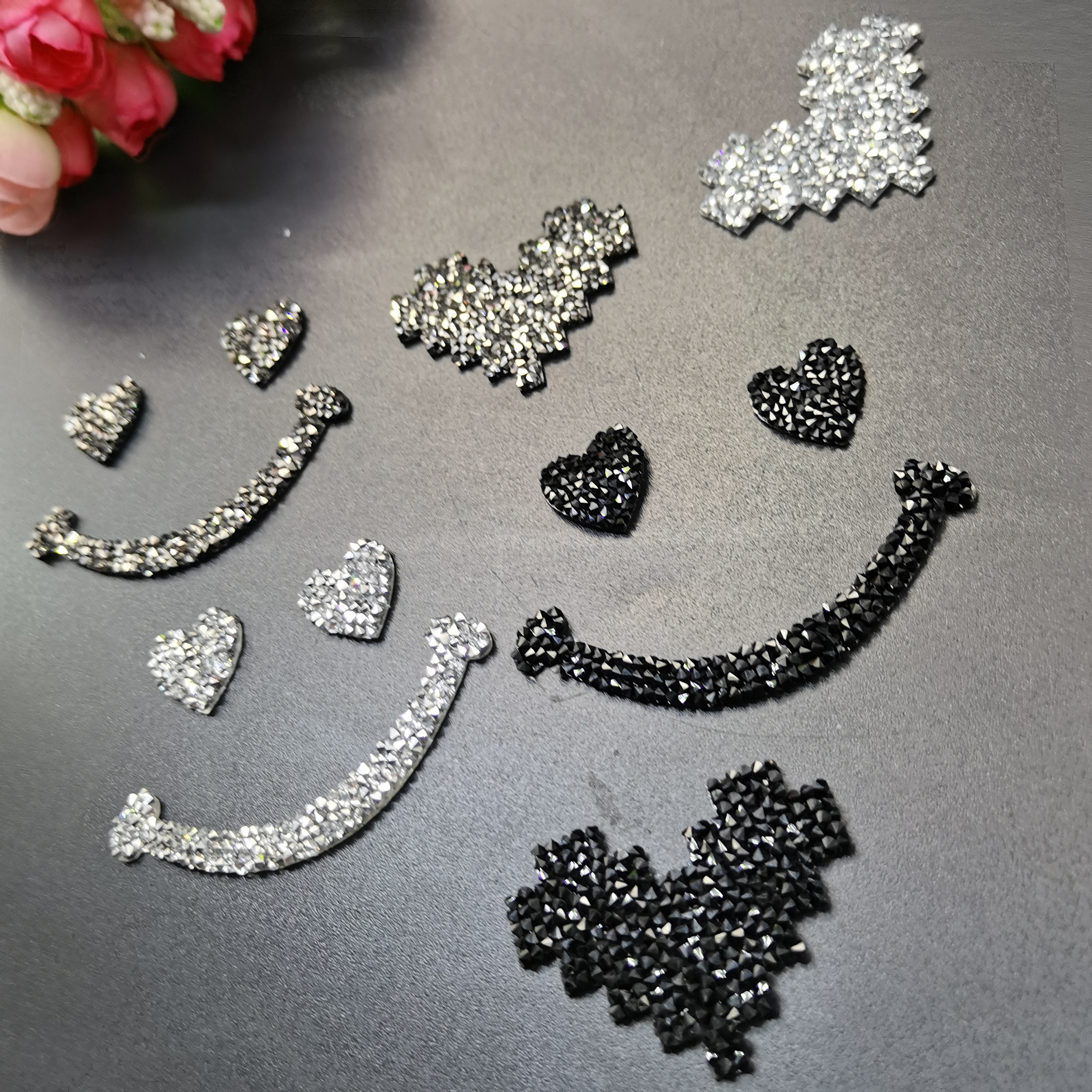 New 3colors Glitter Heart Smil - Hotfix Rhinestone Sheet のレビューと価格