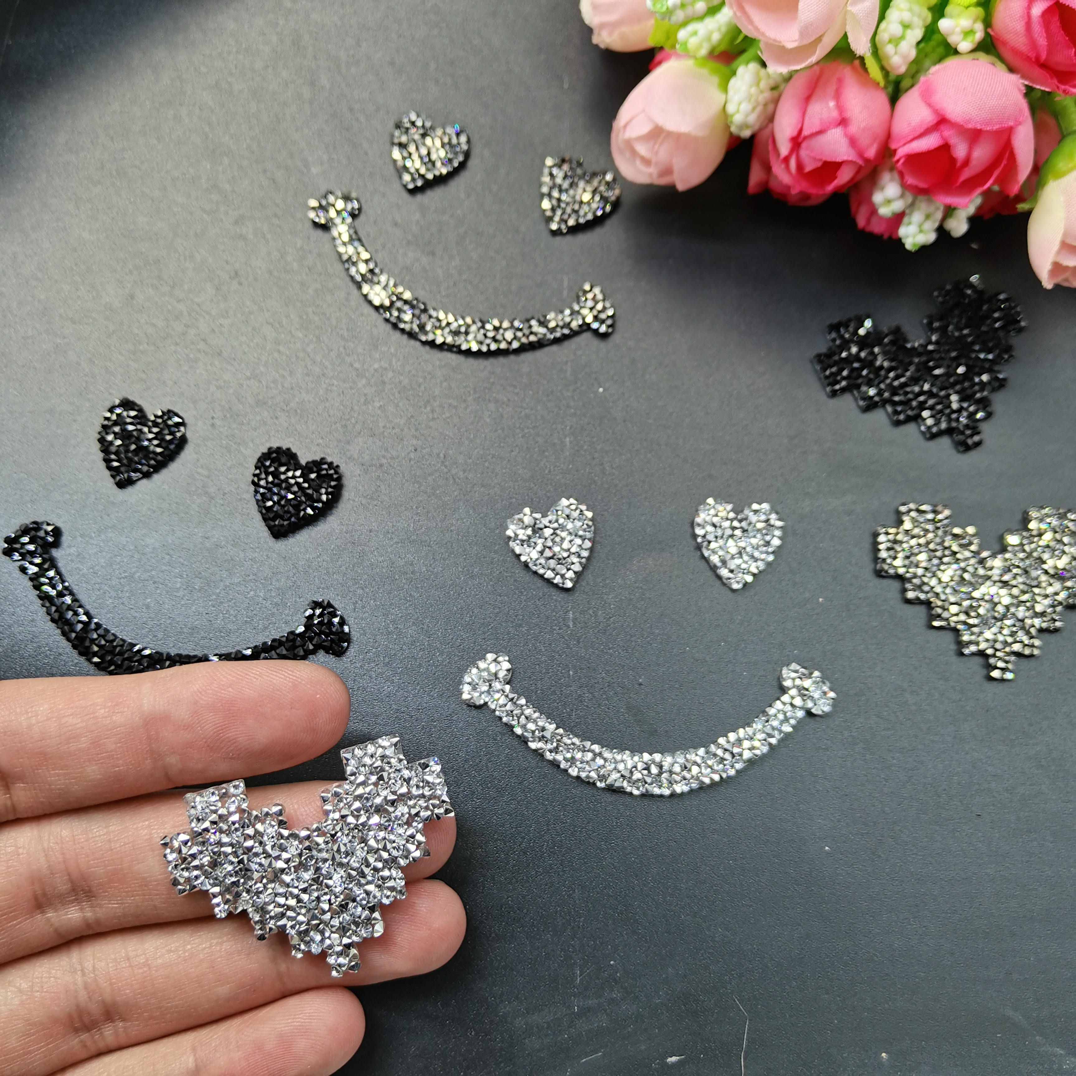 New 3colors Glitter Heart Smil - Hotfix Rhinestone Sheet のレビューと価格